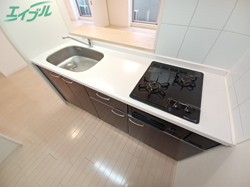 キッチン　別部屋反転参考写真です
