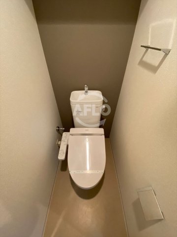 トイレ　エスリード京橋グランツ　温水洗浄付き便座