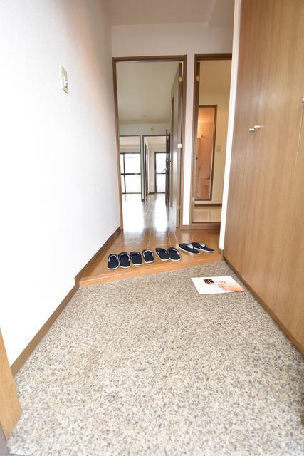 玄関　※参考写真