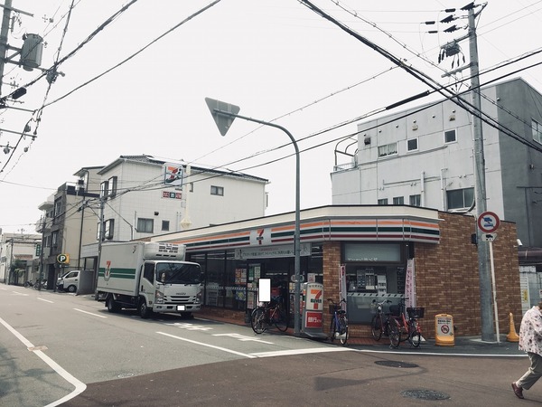 コンビニ　セブンイレブン（コンビニ）まで200m
