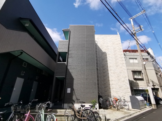 建物外観　駅2分の好立地で全戸南向き