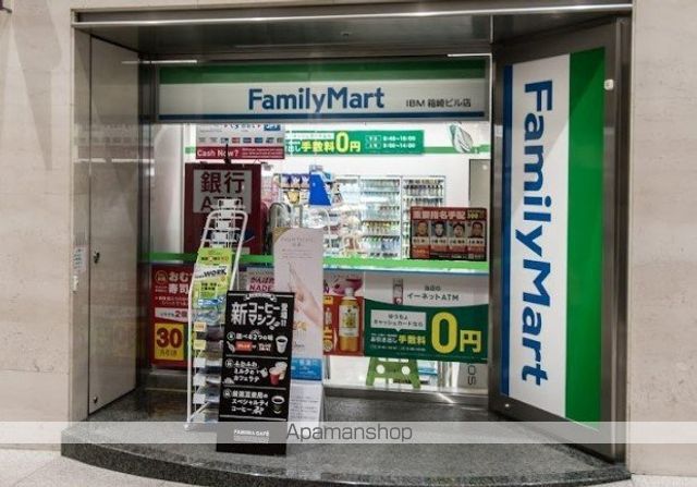 コンビニ　ファミリーマートＩＢＭ箱崎ビル店（コンビニ）まで393m