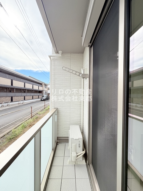 バルコニー　お天気のいい日は洗濯物も気持ちよく干せますね！