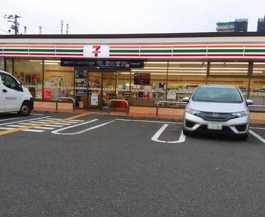 コンビニ　セブンイレブン神戸芦原通1丁目店（コンビニ）まで326m