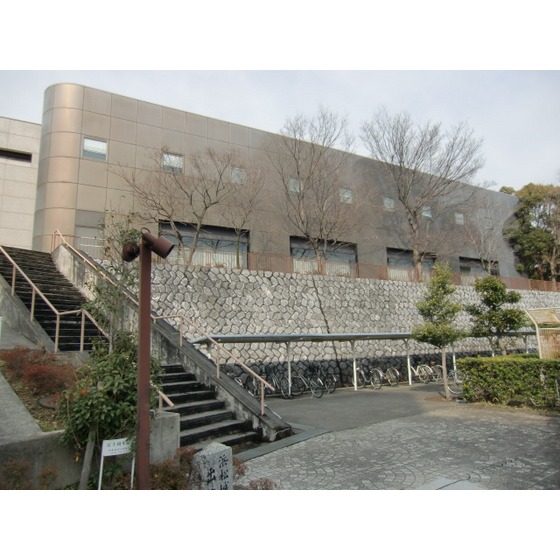 図書館　浜松市立中央図書館（図書館）まで638m
