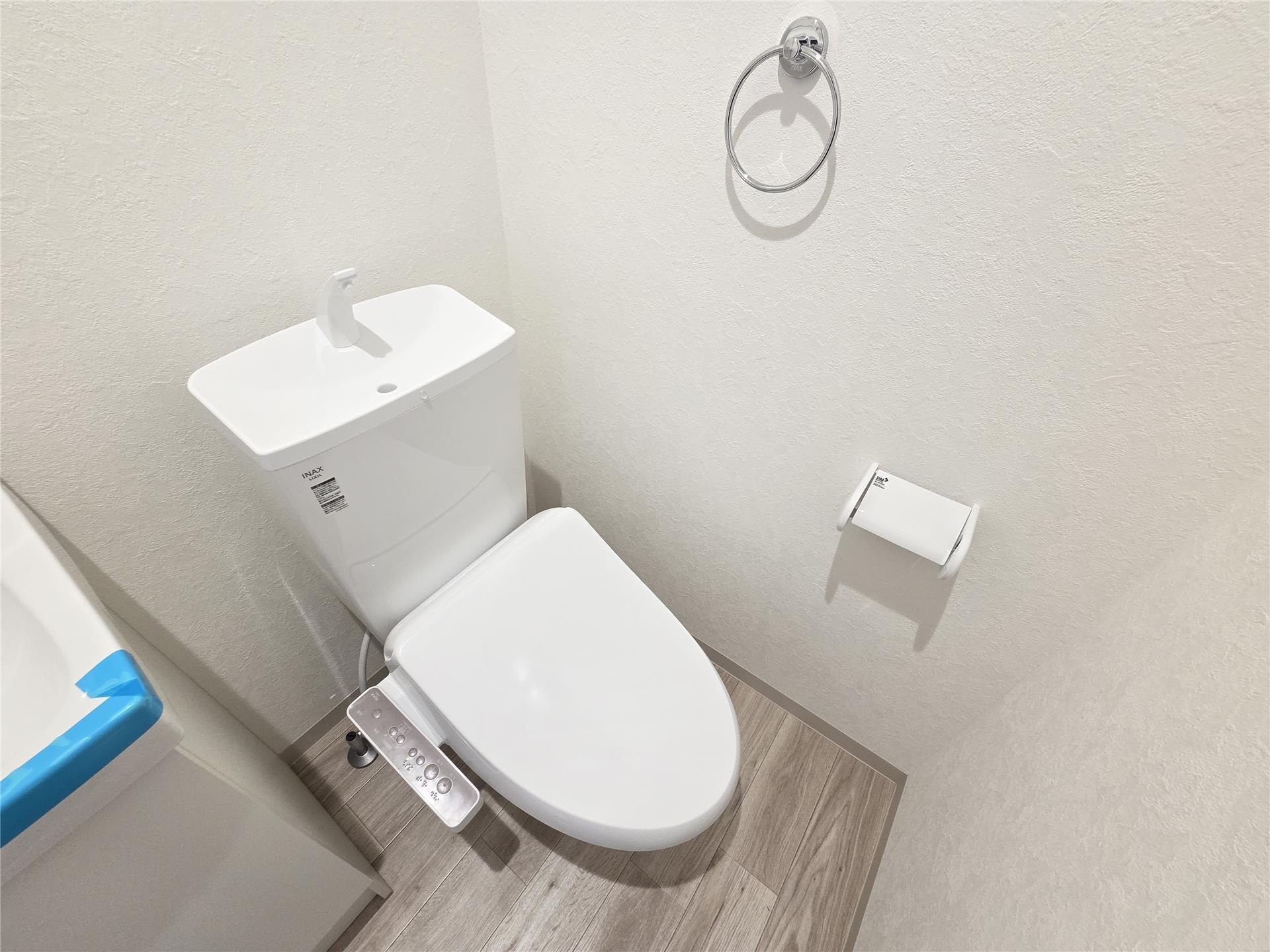 トイレ　温水洗浄便座付き！お掃除楽々な洋式トイレです♪（同仕様画像）