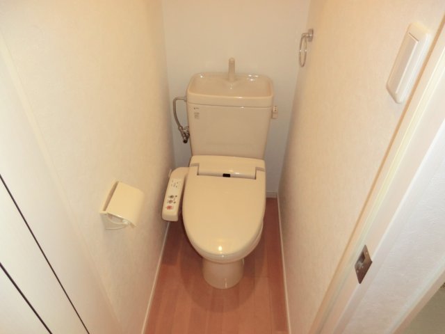 トイレ　温水洗浄便座付きでおすすめ！