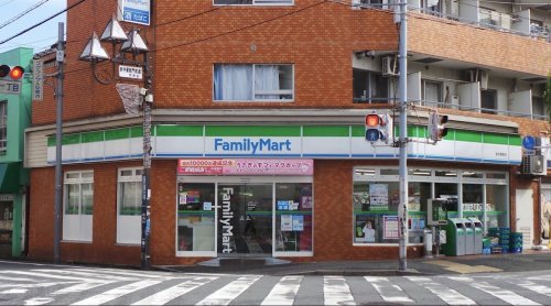 コンビニ　ファミリーマート 新井薬師前駅南店（コンビニ）まで358m