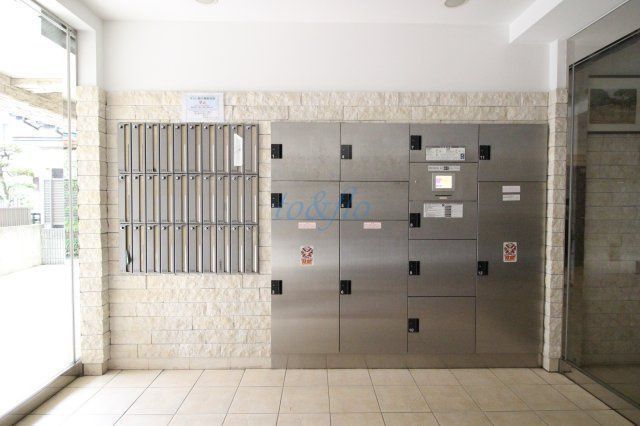 東急田園都市線 高津駅 徒歩3分 8階建 築22年の外観写真