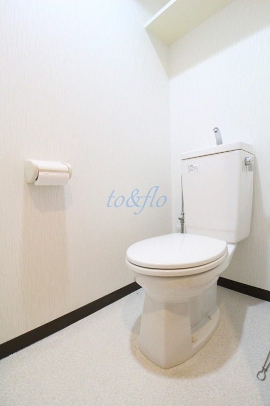 東急田園都市線 高津駅 徒歩3分 8階建 築22年のトイレ写真