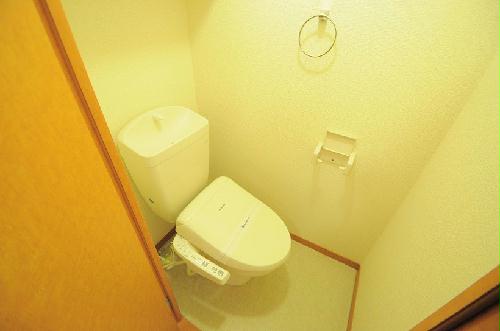 トイレ　※同タイプ代表写真となり設備仕様は一部異なる場合があります。