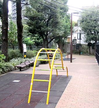 公園　六本木三丁目児童遊園（公園）まで533m