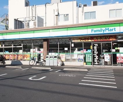 コンビニ　ファミリーマート板橋前野町三丁目店（コンビニ）まで750m