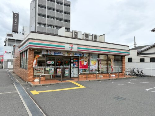 コンビニ　セブンイレブン豊中服部南町4丁目店（コンビニ）まで408m