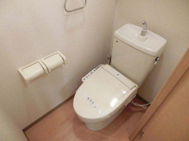 トイレ　ウォシュレット完備