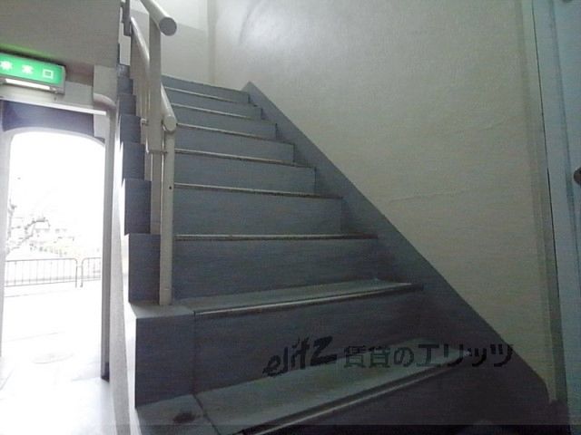 ロビー　階段