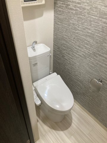トイレ　同建築会社の別物件写真（参考写真）です。