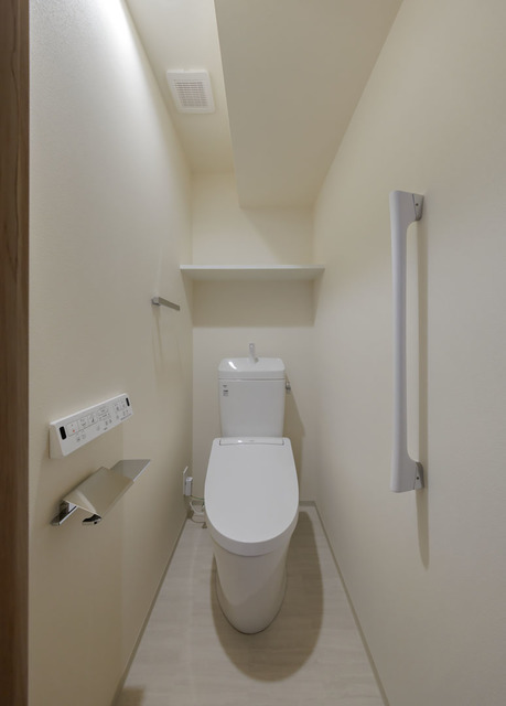 トイレ　※写真は同タイプ住戸です。