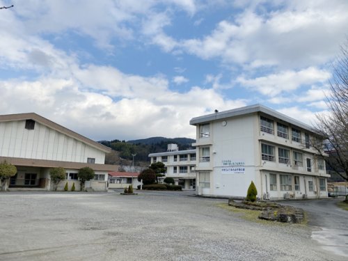 中学校　落合中学校（中学校）まで864m