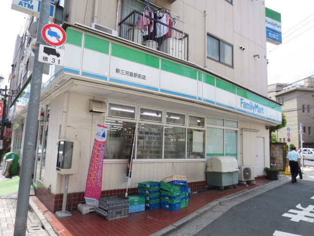 コンビニ　ファミリーマート新三河島駅前店（コンビニ）まで700m