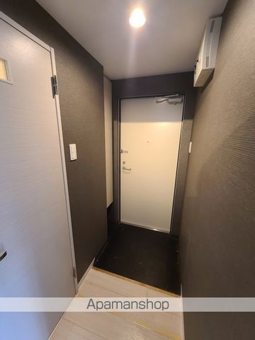 地下鉄南北線 すすきの駅 徒歩10分 5階建 築11年の玄関写真