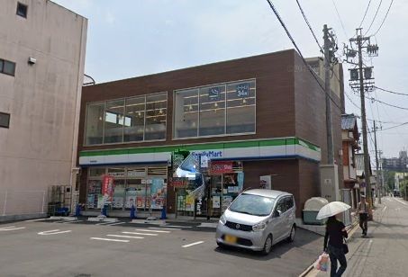 コンビニ　ファミリーマート尾頭橋通店（コンビニ）まで520m
