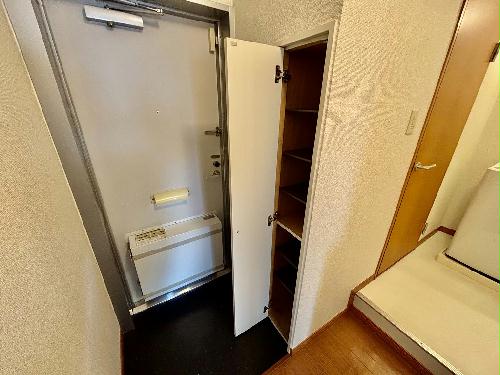 玄関　設備・仕様は号室により異なる為、現状を優先いたします。