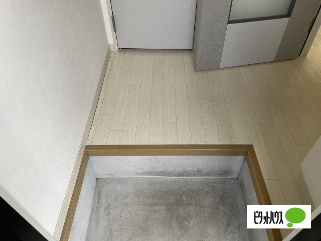 メナージやまもとDの玄関写真