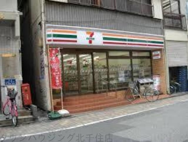 コンビニ　セブンイレブン綾瀬駅西口店（コンビニ）まで40m