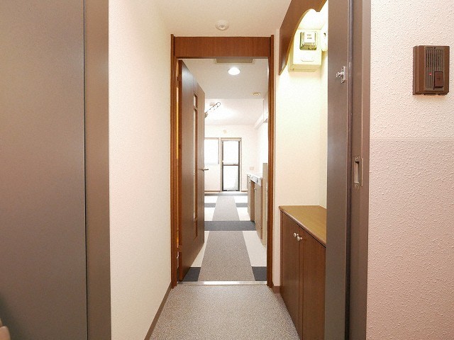 地下鉄南北線 中島公園駅 徒歩5分 11階建 築26年の玄関写真