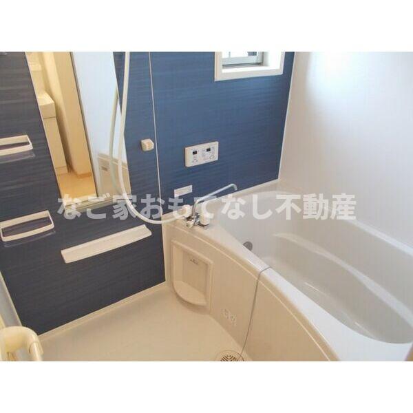 名鉄犬山線 西春駅 バス乗車時間：15分 最寄りバス停で下車 徒歩8分 2階建 築17年の風呂写真