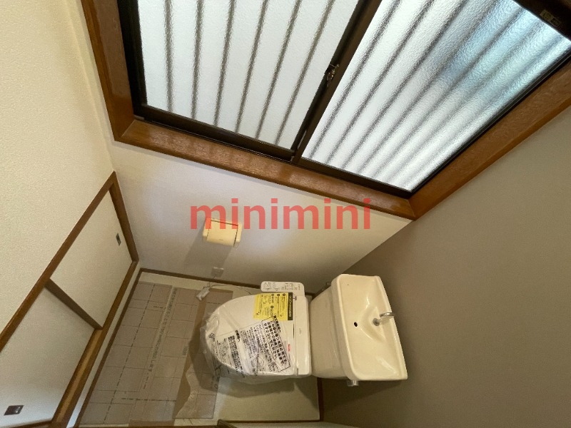 赤大路町戸建のトイレ写真