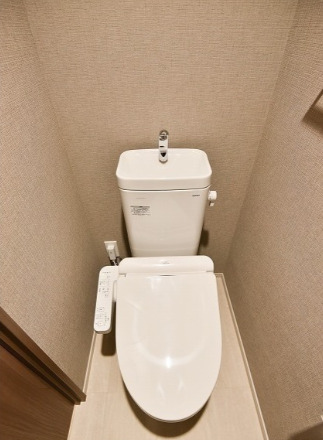 都営新宿線 森下駅 徒歩6分 11階建 築5年のトイレ写真