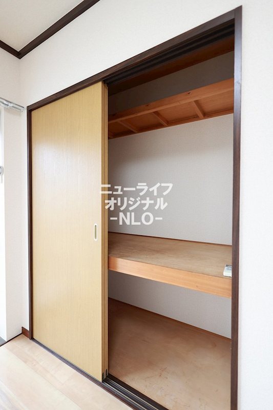 収納　奥行があるので布団や衣装ケースもスッキリ収まります☆
