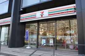 コンビニ　セブンイレブン豊洲5丁目店（コンビニ）まで206m