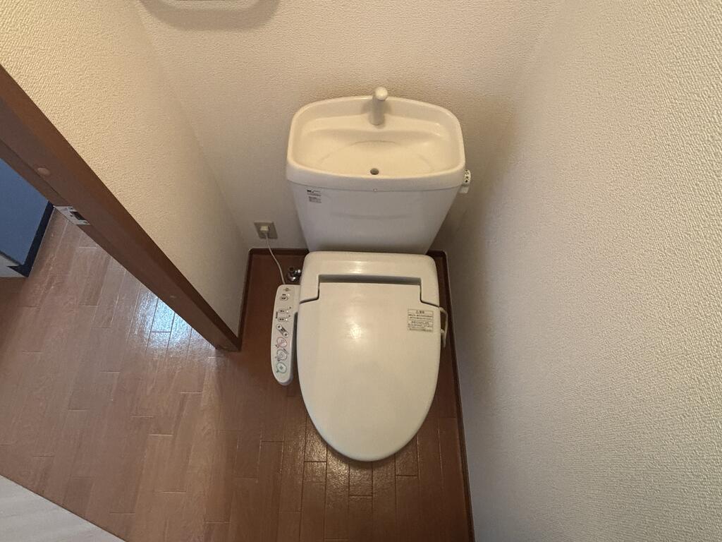 地下鉄七隈線 金山駅 徒歩6分 2階建 築24年のトイレ写真