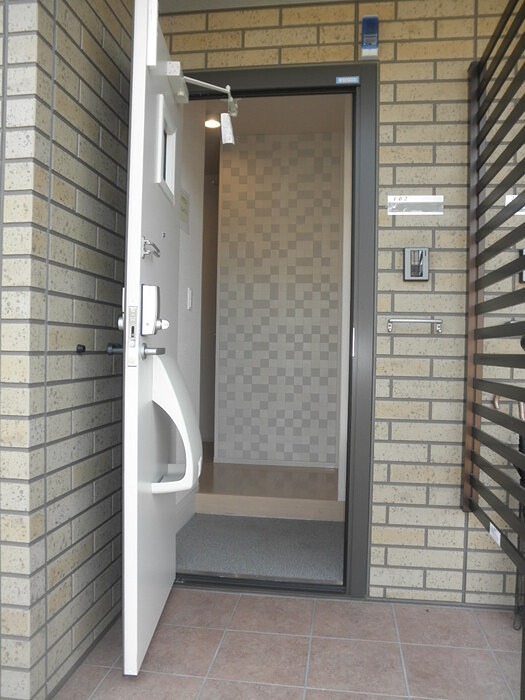 京王線 聖蹟桜ケ丘駅 徒歩15分 2階建 築13年の玄関写真