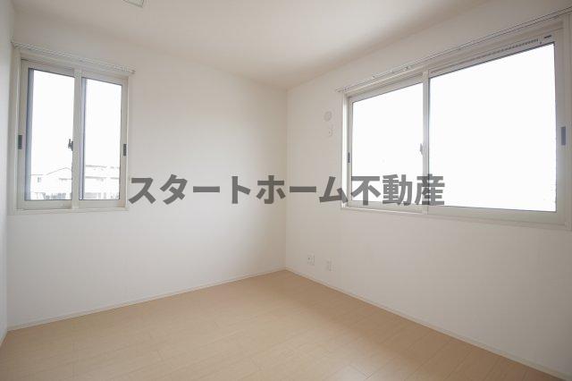 その他部屋・スペース　落ち着いて過ごせるお部屋なので、寝室にいかがでしょうか