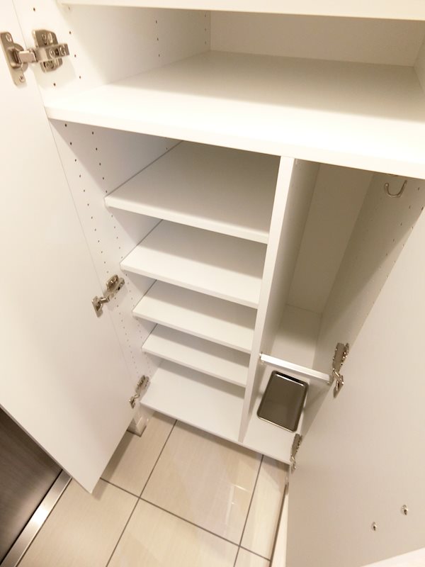 収納　多くの靴を収納できるシューズボックス