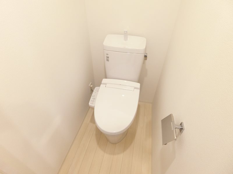 トイレ　機能的で快適な温水洗浄便座