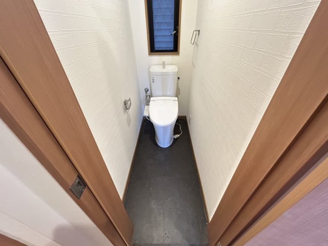 阪急京都線 高槻市駅 徒歩14分 3階建 築27年のトイレ写真