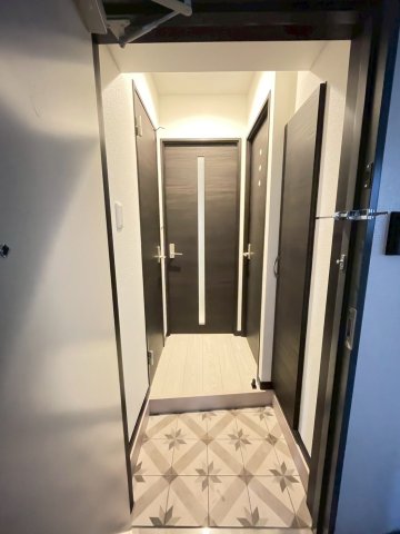 京成千葉線 千葉中央駅 徒歩3分 8階建 築9年の玄関写真