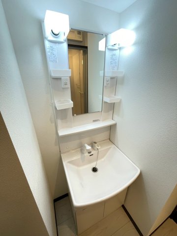 京成千葉線 千葉中央駅 徒歩3分 8階建 築9年の内装写真