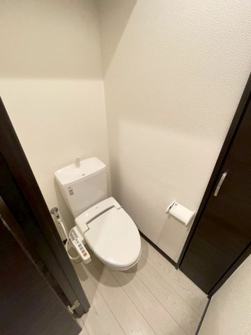 京成千葉線 千葉中央駅 徒歩3分 8階建 築9年のトイレ写真