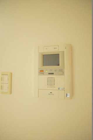 セキュリティ　来訪者が確認できる女性に安心の「TVモニターホン」