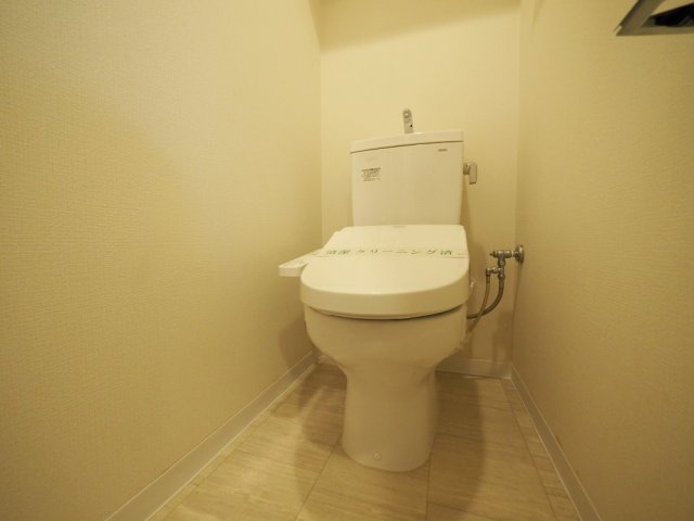 地下鉄千日前線 阿波座駅 徒歩5分 6階建 築9年のトイレ写真