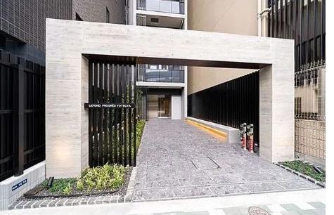 都営新宿線 曙橋駅 徒歩4分 13階建 築6年の外観写真