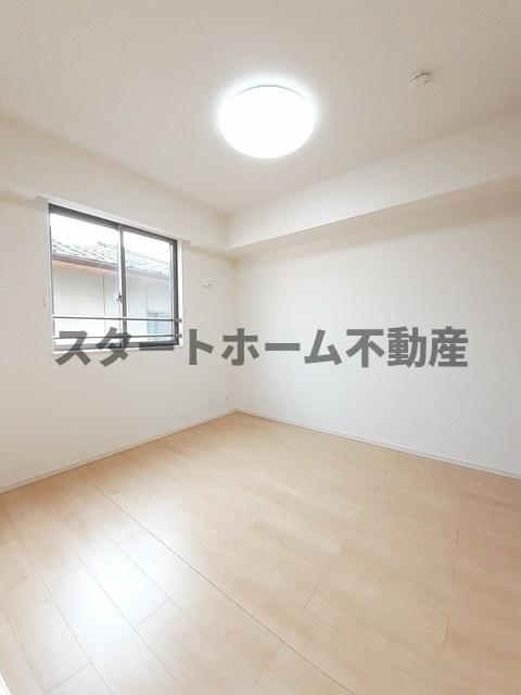 その他部屋・スペース　落ち着いて過ごせるお部屋なので、寝室にいかがでしょうか