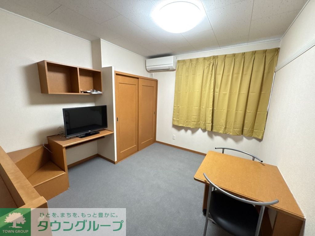 レオパレスピアチェーレの居間写真