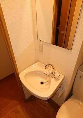 洗面設備　同物件別号室の為、現状を優先致します。